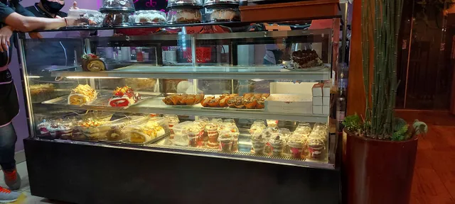 Lupe Bolos Bistró and Cake