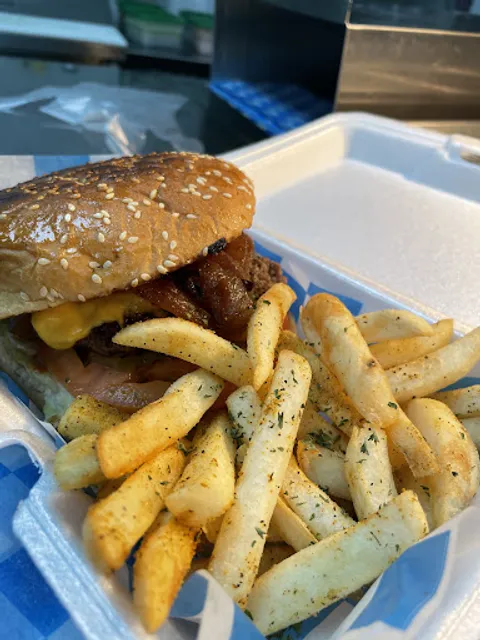 Daddy's Daiquiris n Grub