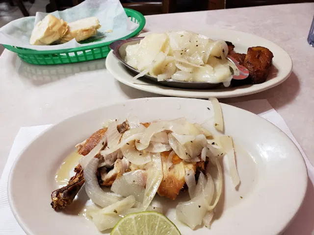 Ventanas Restaurant Bar & Lounge