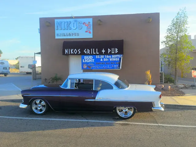 Niko's Grill & Pub