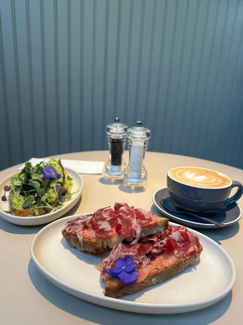 El Galgo Coffee, Food & Wine