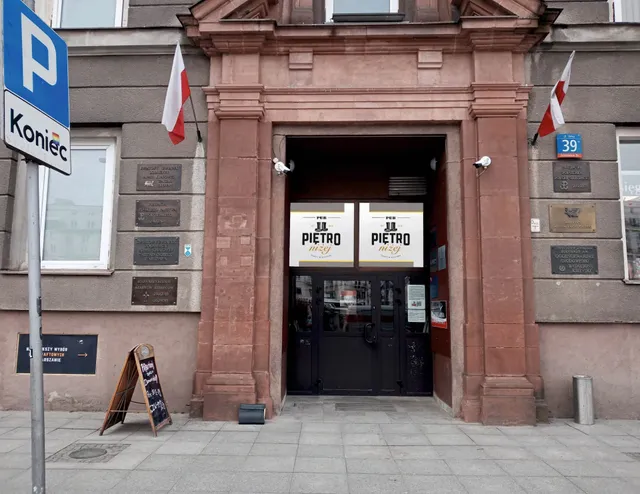PIĘTRO NIŻEJ | CRAFT BEER PUB