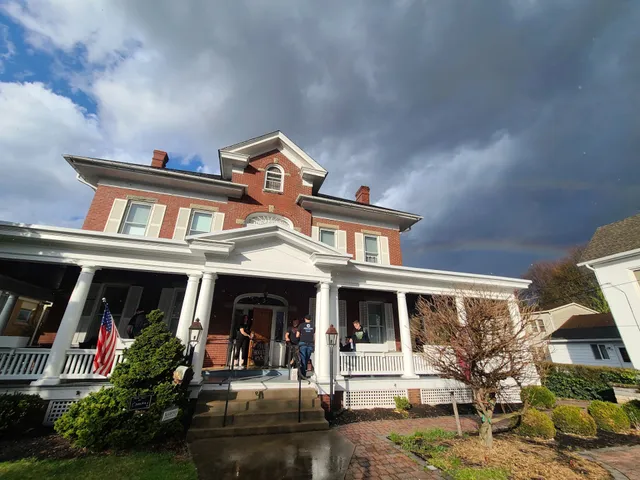 Historic 1912 Hoover House Bed and Breakfast