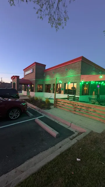 Chicanas Bar & Grill