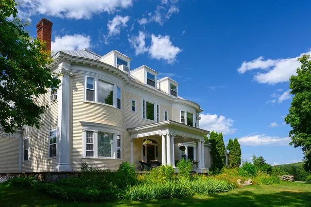 Santosha at Hillholm Estate