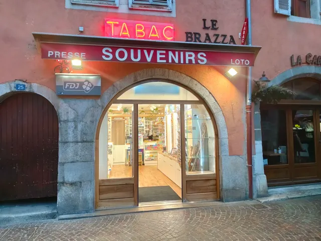 Le Brazza - Boutique de Souvenirs / Tabac