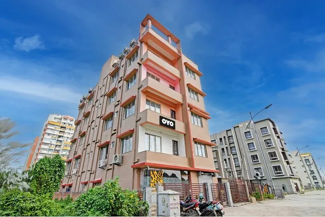 Super OYO The Blue Pearl Hotel