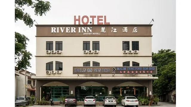 OYO 301 River Inn Hotel
