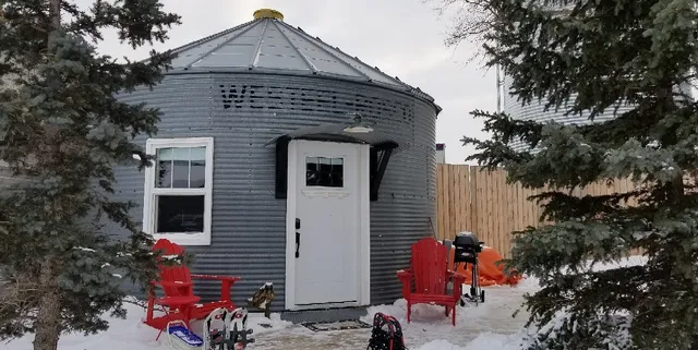 Alive Sky Lodge & BINcredible, Schoolee in the Coulee and Unique Bunkhouses