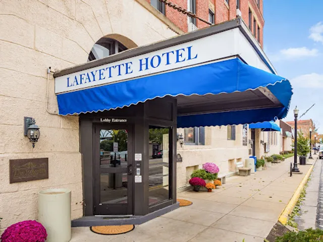 Riverfront Bar & Grill