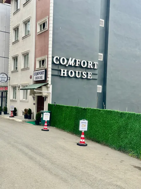 COMFORT HOUSE HOTEL