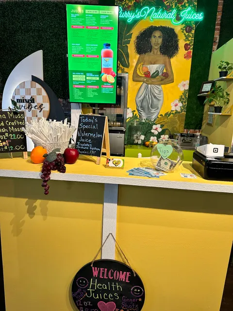 Curry’s healthy juicing bar