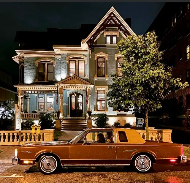 The Kalamazoo House Bed & Breakfast