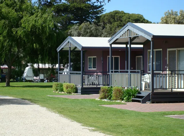 Lakeside Tourist Park