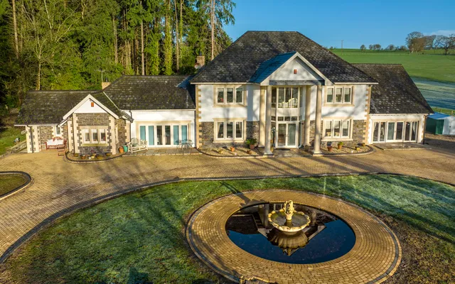 Plas Y Dderwen Bed and Breakfast/Self Catering Apartments