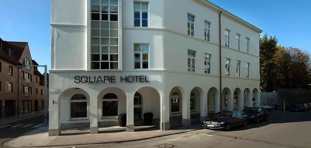 Square hotel