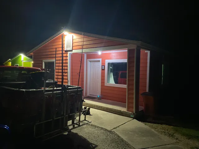 Sea Breeze Motel & Cottages