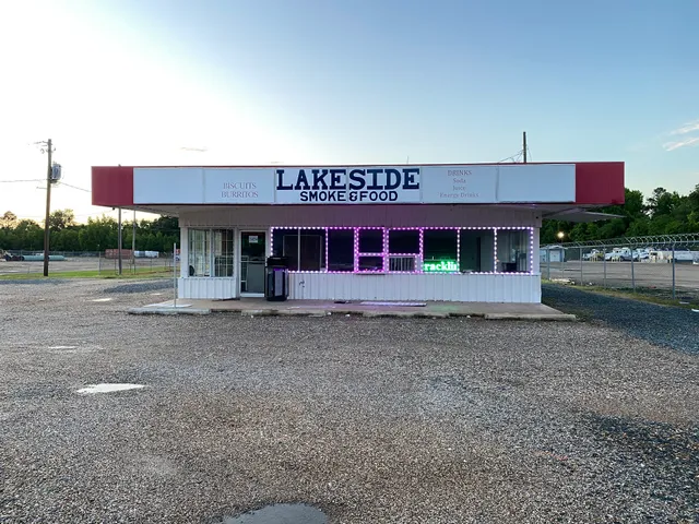 Lake Side Smoke And Food