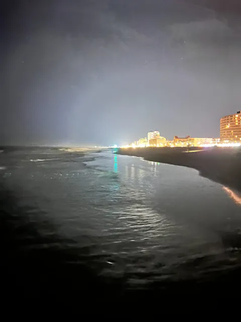 Satellite Breakfast Restaurant and Pool Bar