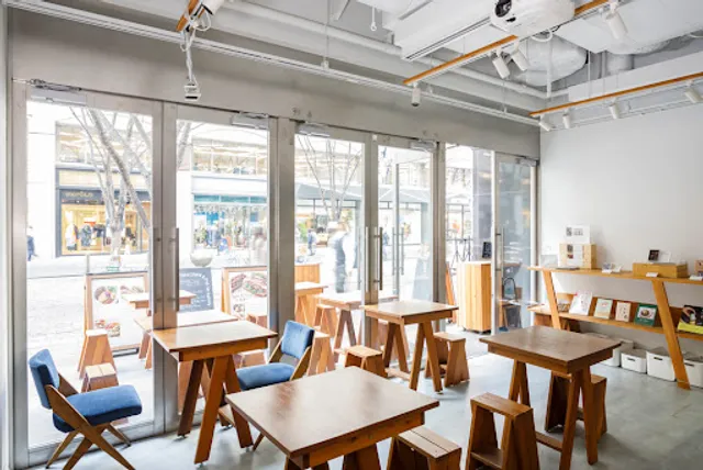 Marunouchi Happ. Stand & Gallery