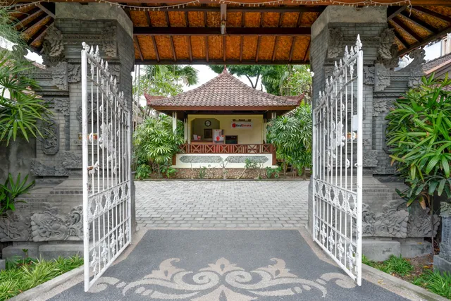 RedDooz near Mataram Mall