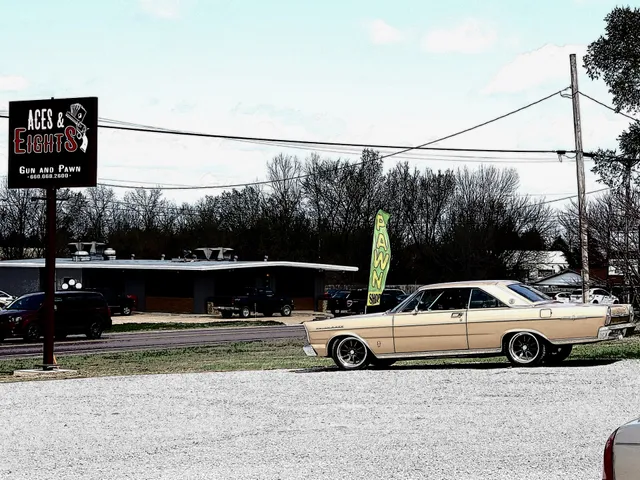 Aces & eights gun and pawn