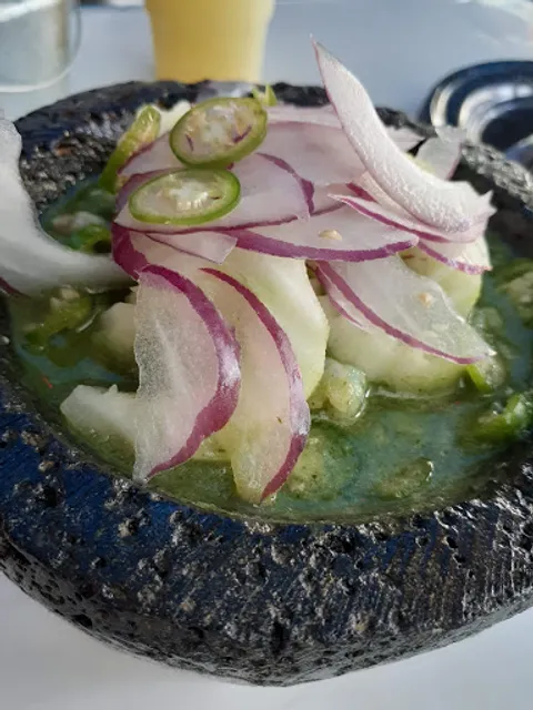 Manolo's - Mariscos, Litros & Cerveza