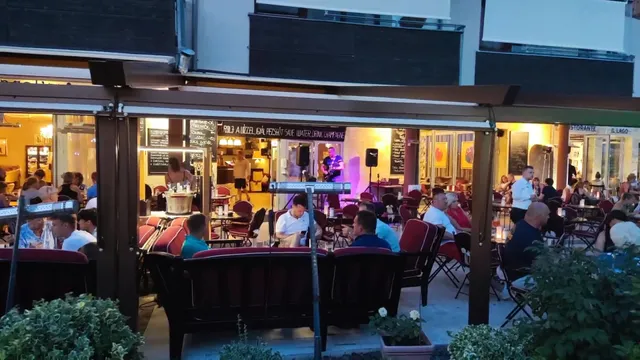 Carolina Cafe and Cocktail Bar