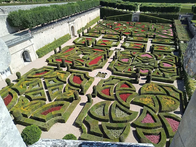 Une Maison Un Jardin