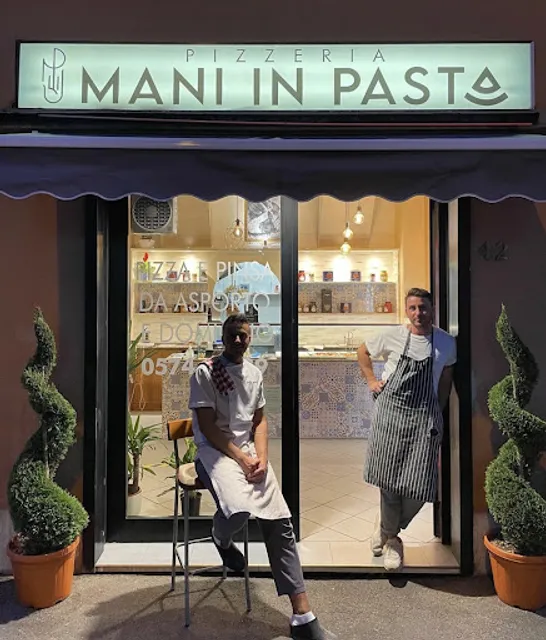 Mani In Pasta Prato
