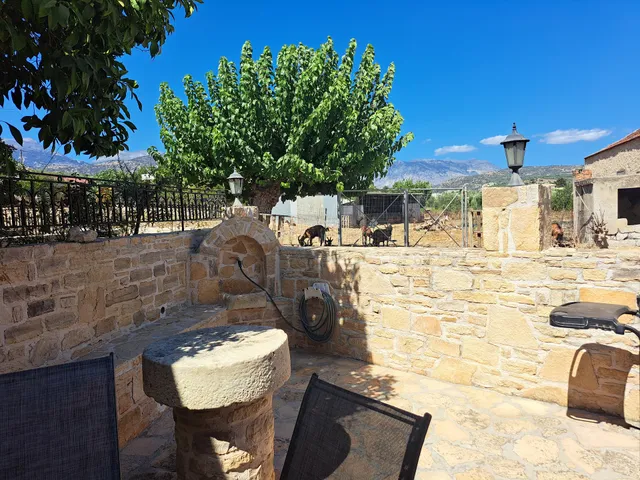 VILLA FABRICA FANEROMENI