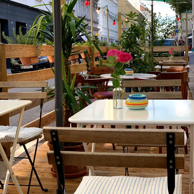 Rinkhy Delikatessen Bar