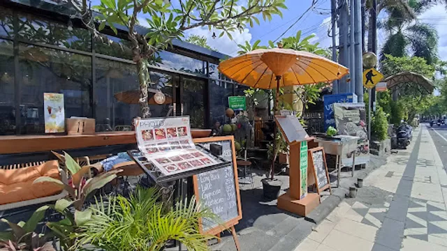 Palmy Restaurant & Bar