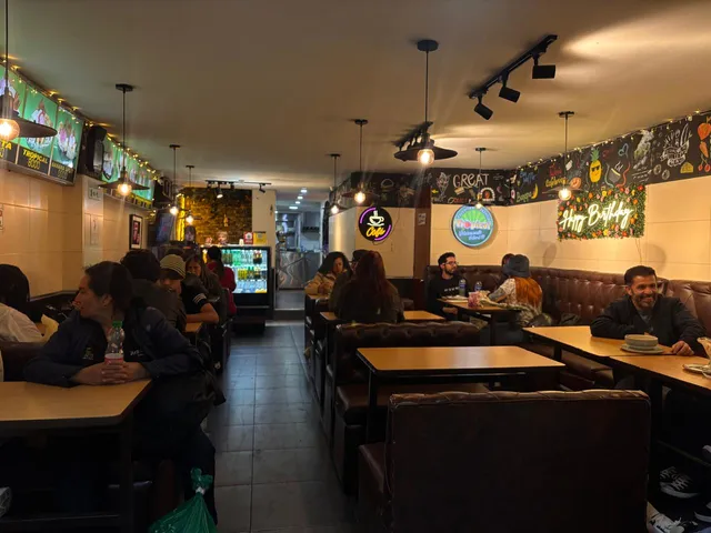 TROPICAL. Cafetería frutería y hamburguesas