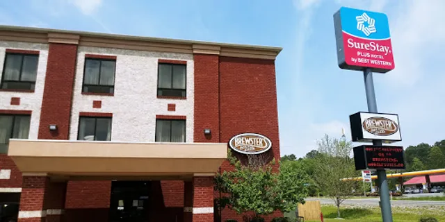 Brewster's Bar & Grille