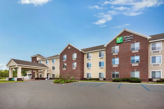 Holiday Inn Express & Suites Acme-Traverse City