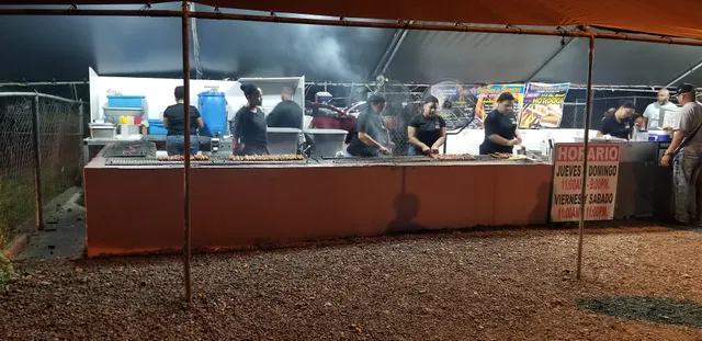 Yunni's Pinchos & Burgers