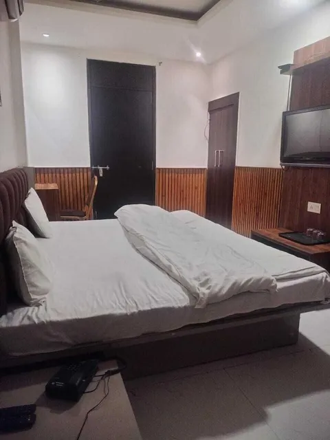 Hotel Shri Sai Deluxe