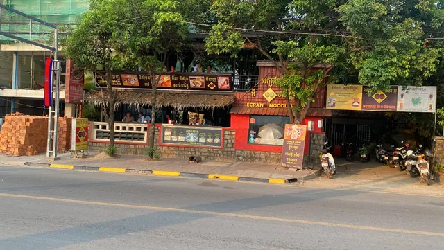 Ecran Riverfront Guesthouse