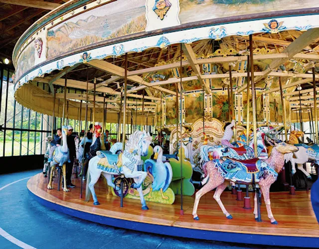 Carousel Ride & Food Kiosk GGP