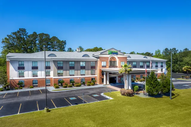 Holiday Inn Express & Suites Hinesville East - Fort Stewart, an IHG Hotel