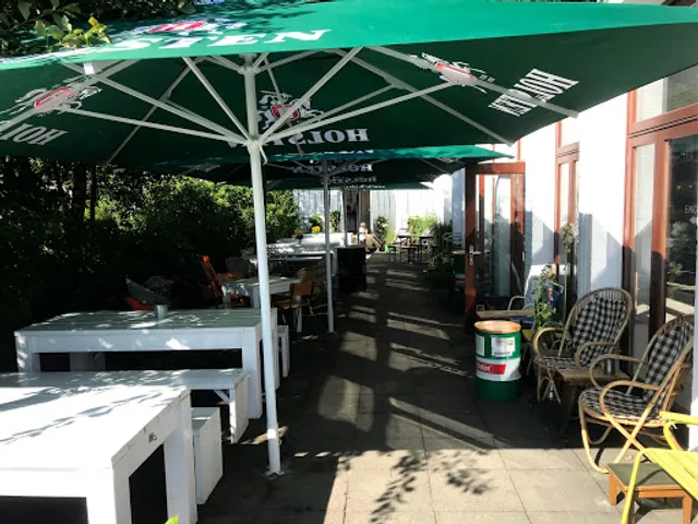 Ute im Bikini Strandbistro Bar & Café - Kiel