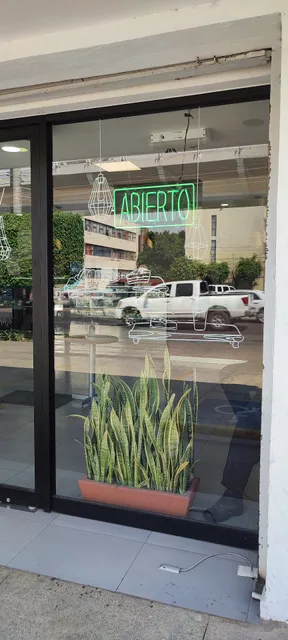 Pastelería Neufeld Revolución