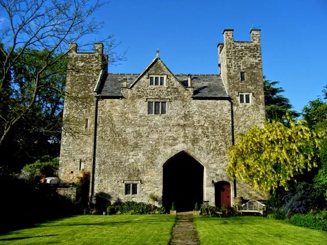 Welsh Gatehouse: Historical Castle with EV Charger