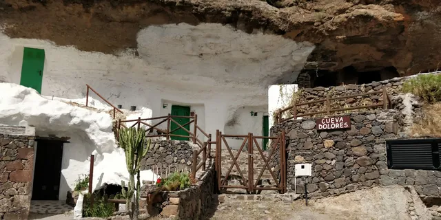 Acusa Seca Cave House