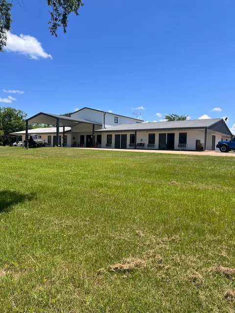 Lucky Buck's Lodge & Motel