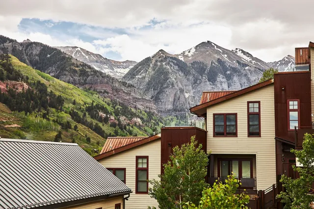 Element 52, Auberge Collection