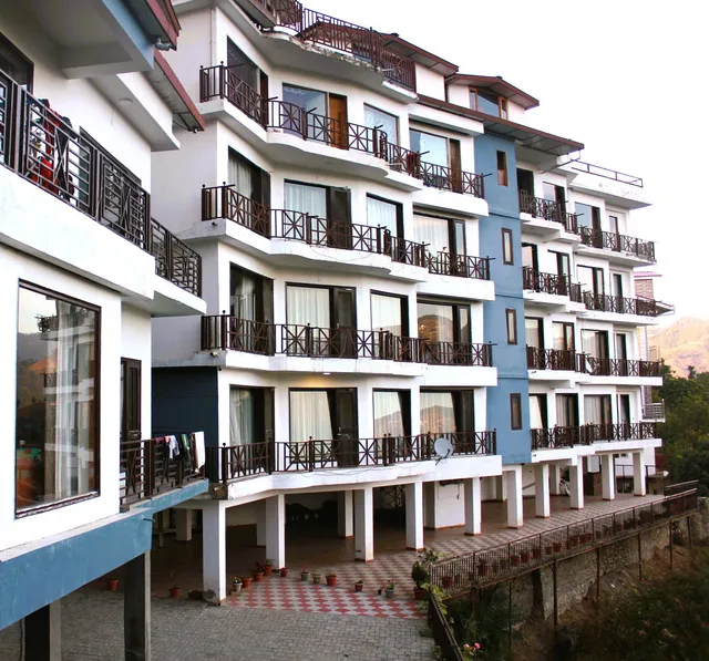 Silverpine Apartments & Homestay