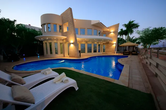 וילה מול ים