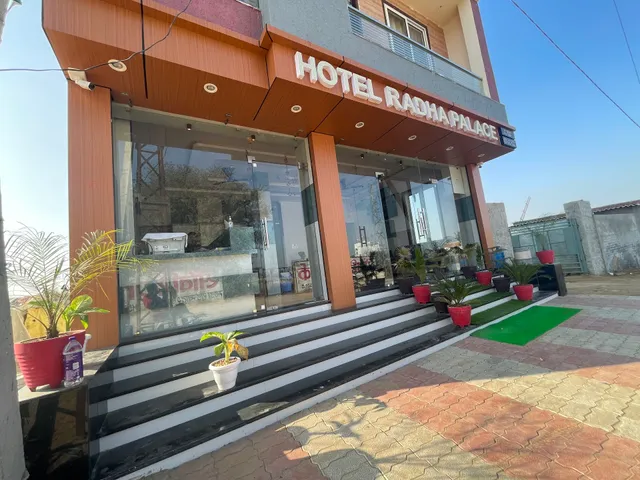 Hotel Radha palace & Restaurant
